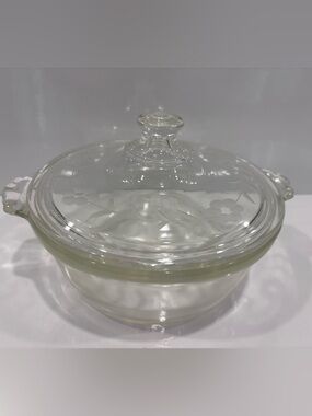 Vintage Pyrex clear glass covered casserole w etched floral lid- round